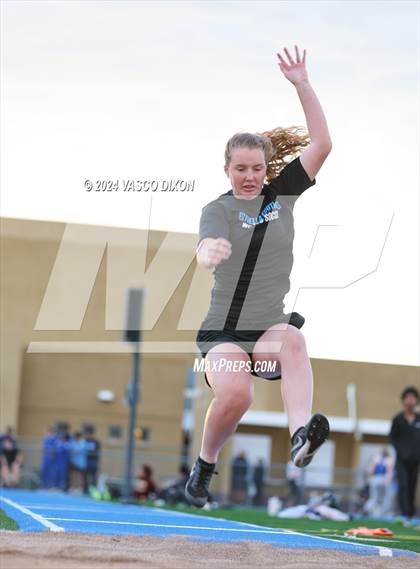 Thumbnail 1 in Estrella Foothills Invitational photogallery.