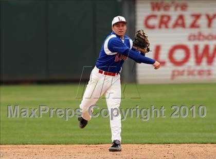 Thumbnail 1 in Leander vs. Bell (Rock Hardball Classic) photogallery.
