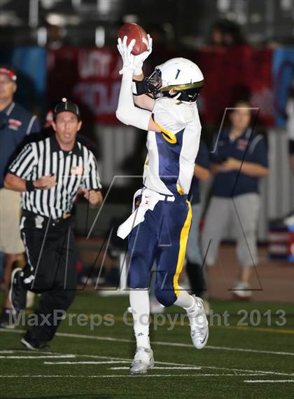 Thumbnail 3 in Bellarmine-Jefferson vs. Campbell Hall photogallery.