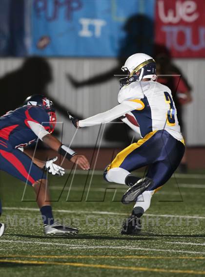 Thumbnail 2 in Bellarmine-Jefferson vs. Campbell Hall photogallery.