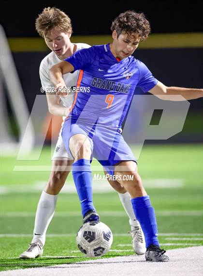 Thumbnail 1 in Grand Oaks vs College Park photogallery.