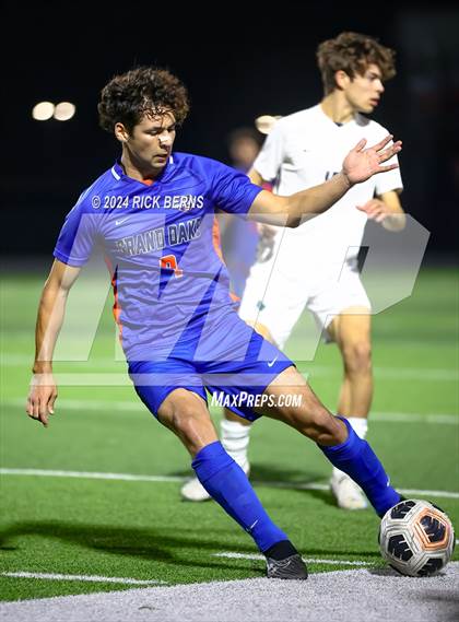 Thumbnail 3 in Grand Oaks vs College Park photogallery.