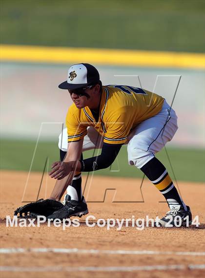 Thumbnail 3 in Highland Park vs. Wakeland (UIL 4A Region II Bi-District Playoff) photogallery.