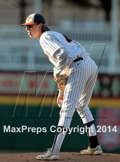 Thumbnail 2 in Highland Park vs. Wakeland (UIL 4A Region II Bi-District Playoff) photogallery.