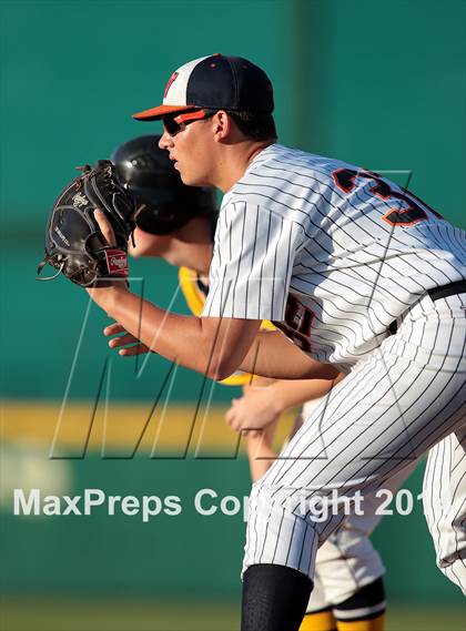 Thumbnail 1 in Highland Park vs. Wakeland (UIL 4A Region II Bi-District Playoff) photogallery.