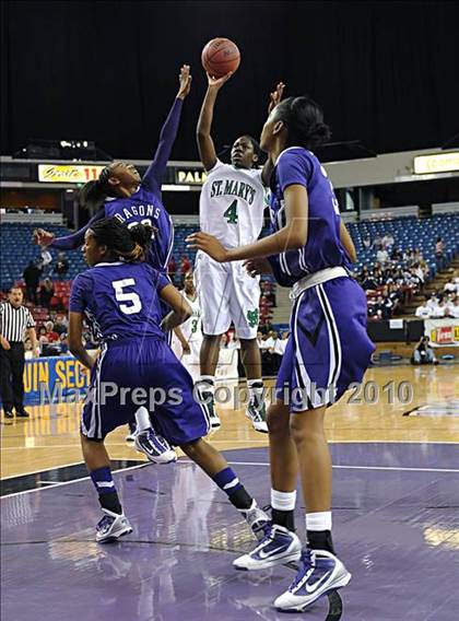 Thumbnail 1 in St. Mary's vs. Sacramento (CIF SJS D3 Finals) photogallery.