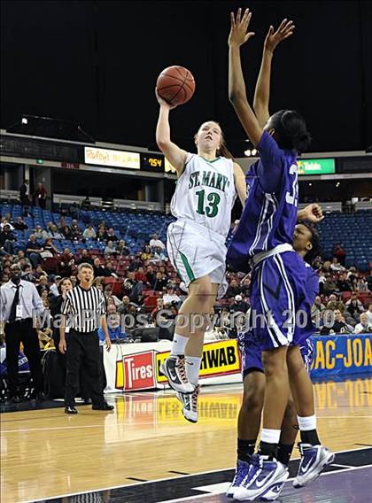 Thumbnail 2 in St. Mary's vs. Sacramento (CIF SJS D3 Finals) photogallery.