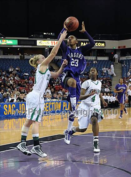 Thumbnail 2 in St. Mary's vs. Sacramento (CIF SJS D3 Finals) photogallery.