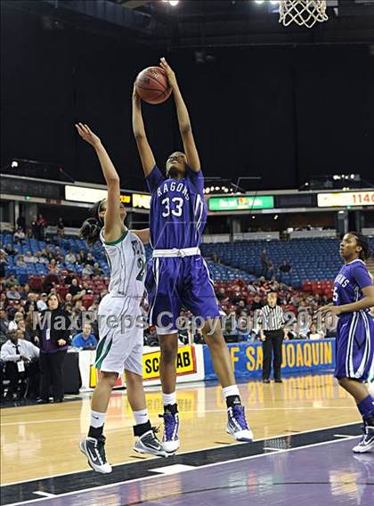 Thumbnail 2 in St. Mary's vs. Sacramento (CIF SJS D3 Finals) photogallery.