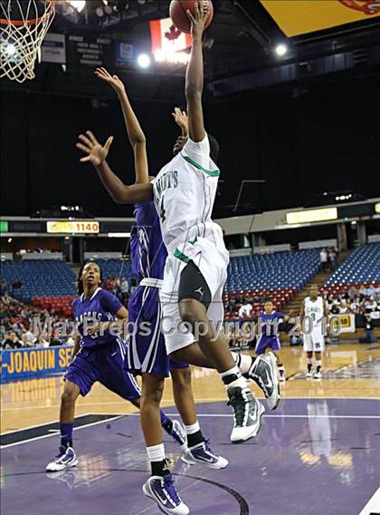 Thumbnail 1 in St. Mary's vs. Sacramento (CIF SJS D3 Finals) photogallery.