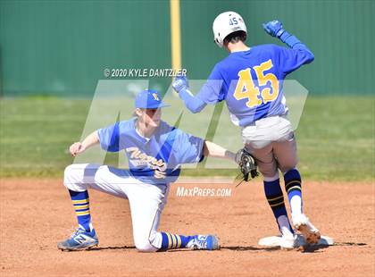 Thumbnail 1 in Bland vs Leonard (Pottsboro Invitational) photogallery.