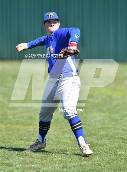 Thumbnail 1 in Bland vs Leonard (Pottsboro Invitational) photogallery.