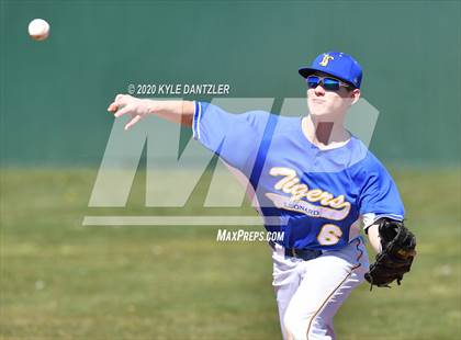 Thumbnail 1 in Bland vs Leonard (Pottsboro Invitational) photogallery.