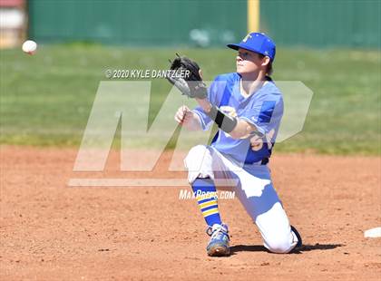 Thumbnail 3 in Bland vs Leonard (Pottsboro Invitational) photogallery.