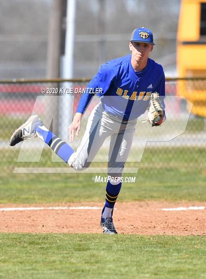 Thumbnail 3 in Bland vs Leonard (Pottsboro Invitational) photogallery.