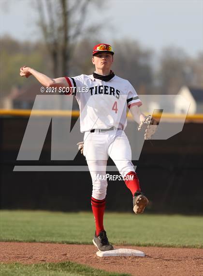 Thumbnail 2 in Amanda-Clearcreek vs Circleville photogallery.