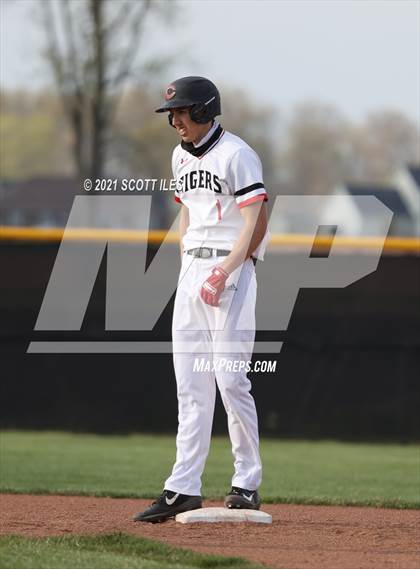 Thumbnail 3 in Amanda-Clearcreek vs Circleville photogallery.