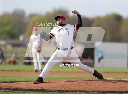Thumbnail 3 in Amanda-Clearcreek vs Circleville photogallery.