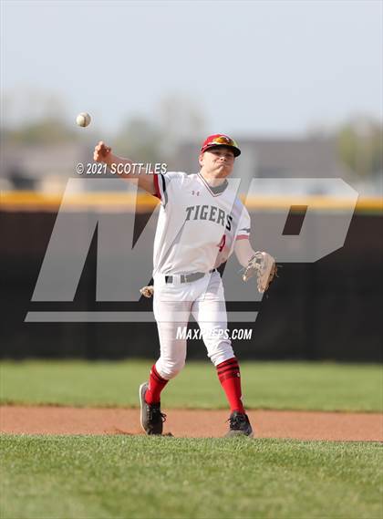 Thumbnail 2 in Amanda-Clearcreek vs Circleville photogallery.