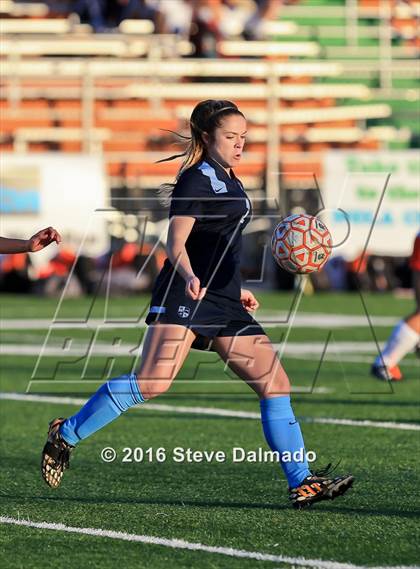 Thumbnail 3 in Mt. Carmel vs. Northshore (LHSAA D1 Regional Playoff) photogallery.