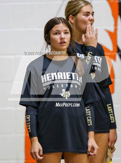 Thumbnail 1 in Henrietta vs. Lindsay (Nocona Tournament) photogallery.