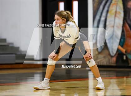 Thumbnail 3 in Henrietta vs. Lindsay (Nocona Tournament) photogallery.