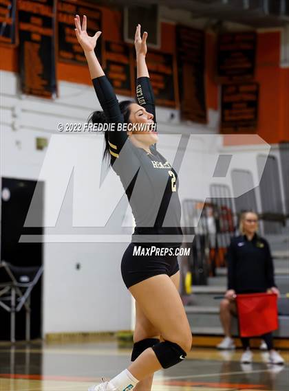 Thumbnail 3 in Henrietta vs. Lindsay (Nocona Tournament) photogallery.