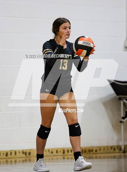 Thumbnail 2 in Henrietta vs. Lindsay (Nocona Tournament) photogallery.