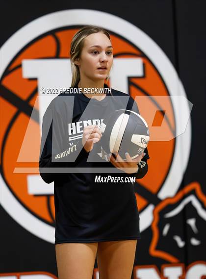 Thumbnail 2 in Henrietta vs. Lindsay (Nocona Tournament) photogallery.