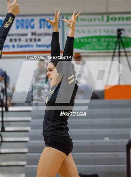 Thumbnail 1 in Henrietta vs. Lindsay (Nocona Tournament) photogallery.