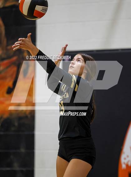 Thumbnail 3 in Henrietta vs. Lindsay (Nocona Tournament) photogallery.