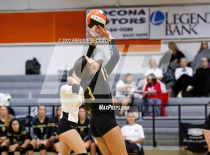 Thumbnail 2 in Henrietta vs. Lindsay (Nocona Tournament) photogallery.
