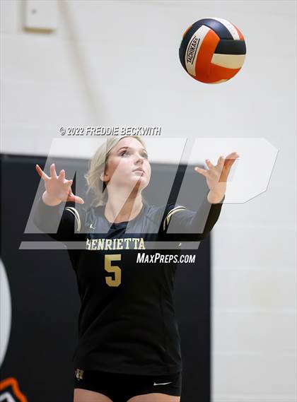 Thumbnail 3 in Henrietta vs. Lindsay (Nocona Tournament) photogallery.