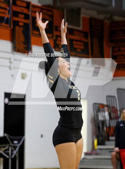 Thumbnail 1 in Henrietta vs. Lindsay (Nocona Tournament) photogallery.