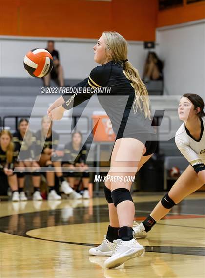 Thumbnail 2 in Henrietta vs. Lindsay (Nocona Tournament) photogallery.