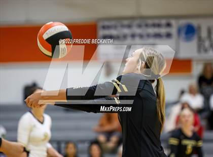 Thumbnail 2 in Henrietta vs. Lindsay (Nocona Tournament) photogallery.