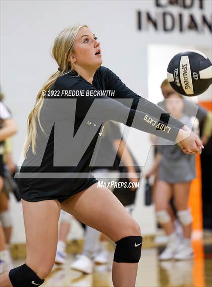 Thumbnail 2 in Henrietta vs. Lindsay (Nocona Tournament) photogallery.