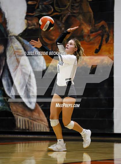 Thumbnail 1 in Henrietta vs. Lindsay (Nocona Tournament) photogallery.