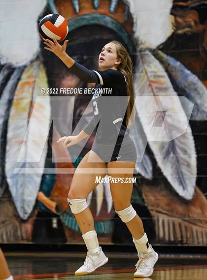 Thumbnail 2 in Henrietta vs. Lindsay (Nocona Tournament) photogallery.