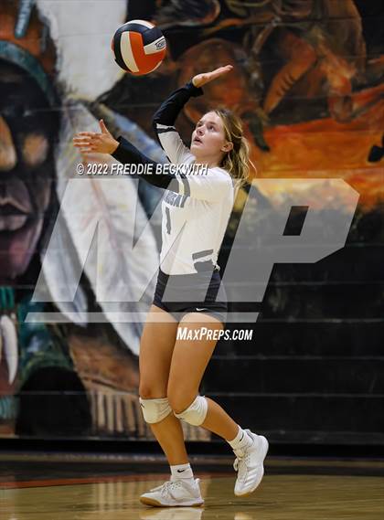Thumbnail 3 in Henrietta vs. Lindsay (Nocona Tournament) photogallery.