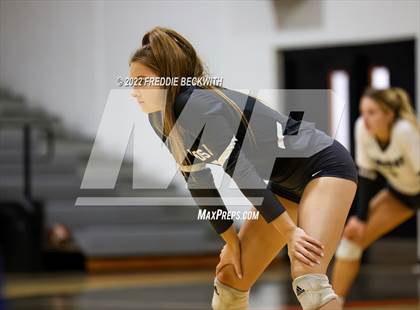 Thumbnail 1 in Henrietta vs. Lindsay (Nocona Tournament) photogallery.