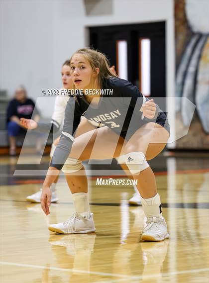 Thumbnail 3 in Henrietta vs. Lindsay (Nocona Tournament) photogallery.
