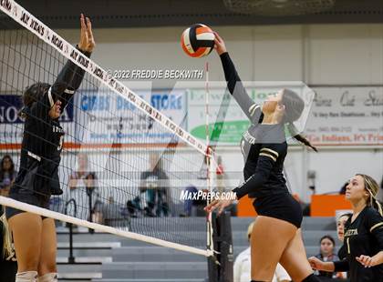 Thumbnail 3 in Henrietta vs. Lindsay (Nocona Tournament) photogallery.