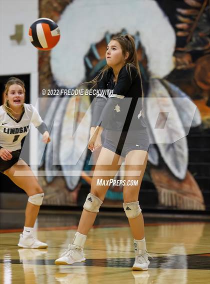Thumbnail 1 in Henrietta vs. Lindsay (Nocona Tournament) photogallery.
