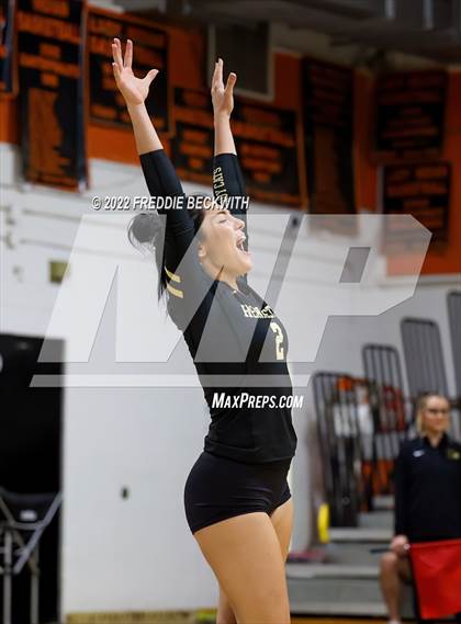 Thumbnail 2 in Henrietta vs. Lindsay (Nocona Tournament) photogallery.