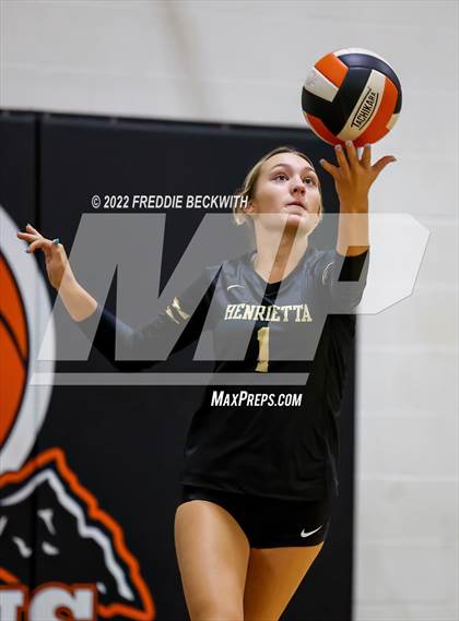 Thumbnail 2 in Henrietta vs. Lindsay (Nocona Tournament) photogallery.
