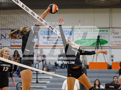 Thumbnail 2 in Henrietta vs. Lindsay (Nocona Tournament) photogallery.
