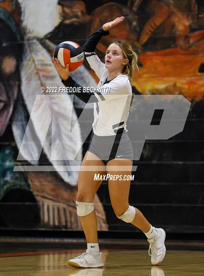 Thumbnail 2 in Henrietta vs. Lindsay (Nocona Tournament) photogallery.