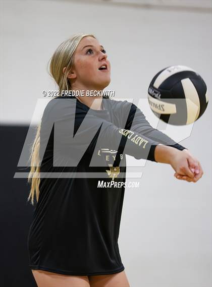 Thumbnail 1 in Henrietta vs. Lindsay (Nocona Tournament) photogallery.
