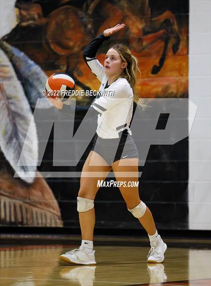 Thumbnail 3 in Henrietta vs. Lindsay (Nocona Tournament) photogallery.